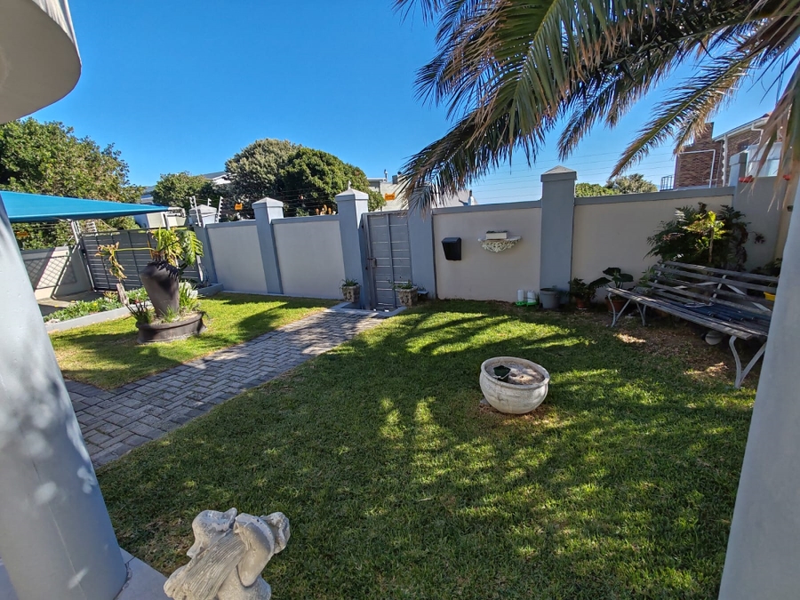 3 Bedroom Property for Sale in De Kelders Western Cape